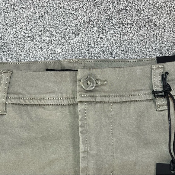 Liverpool Johnny Shorts Womens Size 6 Olive Buddy Rolled Chino Stretch NWT - Picture 3 of 12